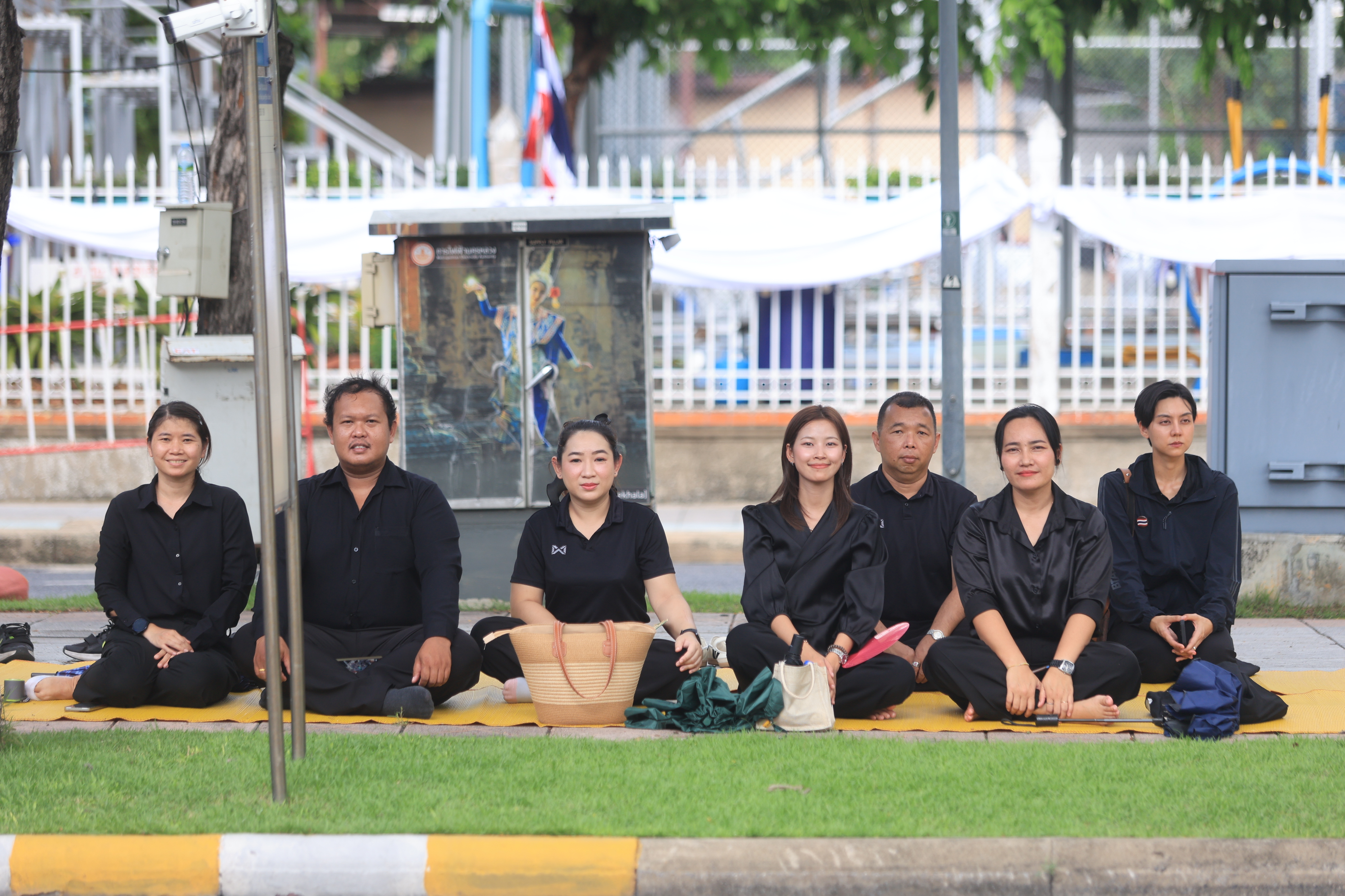 title - ส.ป.ก. ร่วมเข้าเฝ้าฯ และน้อมส่งเสด็จในการเคลื่อนขบวนอัญเชิญพระศพ สมเด็จพระเจ้าลูกเธอเจ้าฟ้าพัชรกิติยาภา นเรนทิราเทพยวดี กรมหลวงราชสาริณีสิริพัชร มหาวัชรราชธิดา สู่พระบรมมหาราชวัง